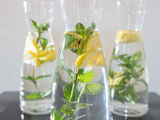 Seminar rooms at Hotel Böhlerstern: music room Glass carafes with lemon slices and mint leaves in water