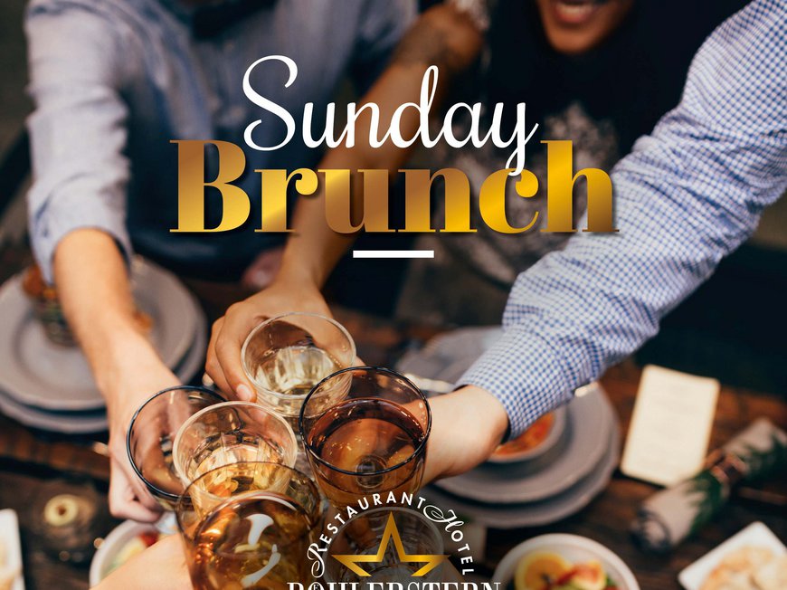 Restaurant Bachstelze in Kapfenberg Menschen stoßen bei einem Sonntagsbrunch mit Getränken an.